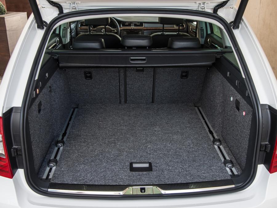  Skoda Superb Combi 2013 года  (фото 19 из 21)